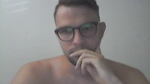 hardboylovemilfmoom online show from July 25, 2026, 3:42 pm