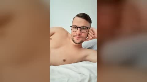 hardboylovemilfmoom online show from July 26, 2026, 4:36 pm