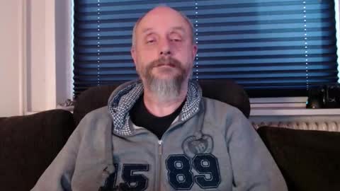 MrLazy online show from December 22, 2025, 1:41 pm