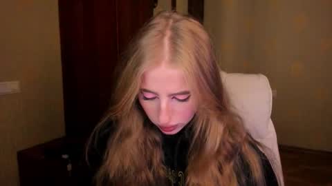 Julia online show from November 12, 2025, 5:30 am