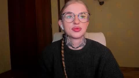 Julia online show from February 4, 2026, 4:51 am