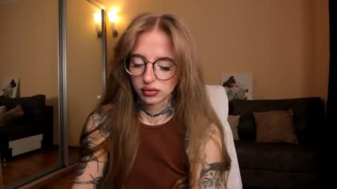 Julia online show from March 18, 2026, 4:59 am