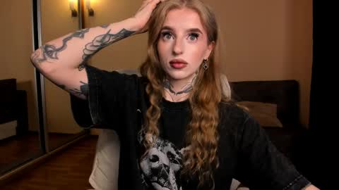 Julia online show from April 24, 2026, 4:48 am