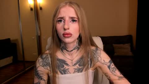 Julia online show from April 26, 2026, 4:43 am