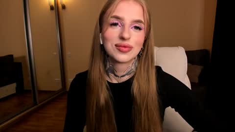 Julia online show from April 27, 2026, 5:16 am