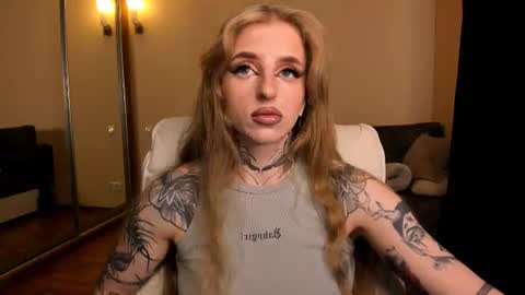 Snapshot of harley_kimm chatting on June 24, 2026, 5:39 am Julia online show from June 24, 2026, 5:39 am