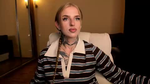 Snapshot of harley_kimm chatting on July 19, 2026, 5:22 am Julia online show from July 19, 2026, 5:22 am