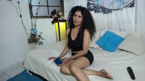 harley_quinns1 online show from January 24, 2025, 2:49 am