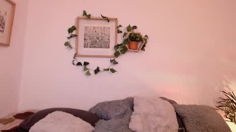 Harmony    Please help me to reach 100 thumbs up online show from February 27, 2025, 5:13 am