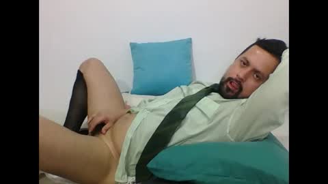 Snapshot of harry_goldenmillerx10fun chatting on December 11, 2024, 9:23 pm Harry online show from December 11, 2024, 9:23 pm