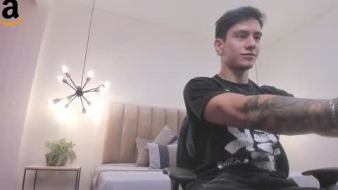 Snapshot of harryy_joness chatting on December 6, 2024, 5:22 pm Harry Jones online show from December 6, 2024, 5:22 pm