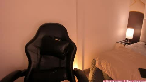 has_gonzalezz online show from April 9, 2026, 6:41 am