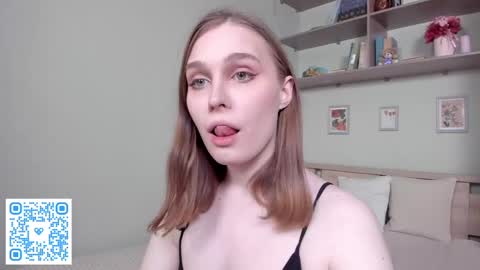 Mia online show from April 22, 2026, 2:18 pm