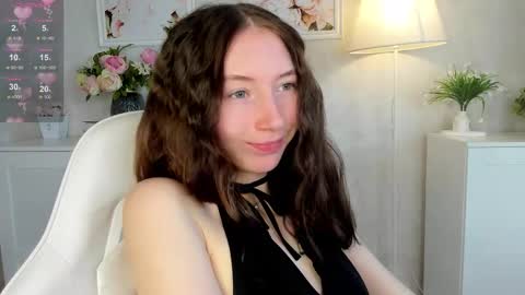 Lola online show from October 25, 2025, 8:55 am