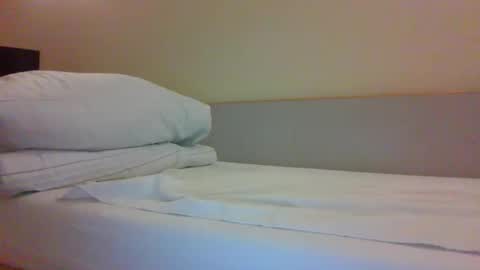 Snapshot of hawk5800 chatting on December 18, 2024, 8:14 pm Hawk5800 online show from December 18, 2024, 8:14 pm