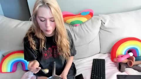 Hayley online show from February 7, 2026, 1:59 pm