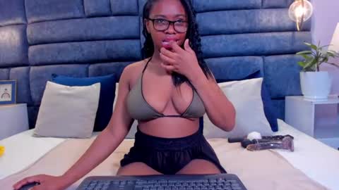 hazel_lanee online show from July 6, 2026, 2:19 am