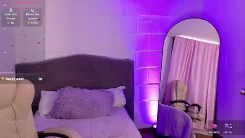 Snapshot of hazel_lynn_ross_ chatting on June 25, 2026, 6:23 pm HAZEL LYNN ROSS online show from June 25, 2026, 6:23 pm