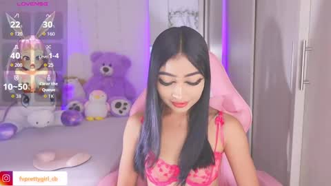 Snapshot of hazelbabee_ chatting on November 16, 2025, 10:37 pm Lynn online show from November 16, 2025, 10:37 pm