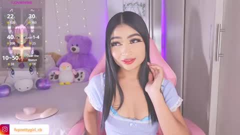 Snapshot of hazelbabee_ chatting on December 3, 2025, 8:23 am Lynn online show from December 3, 2025, 8:23 am