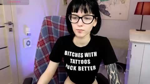 hazeltompson online show from November 14, 2025, 8:40 pm