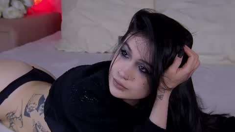Snapshot of heatherivy_ chatting on July 2, 2026, 7:20 pm Heather Ivy online show from July 2, 2026, 7:20 pm