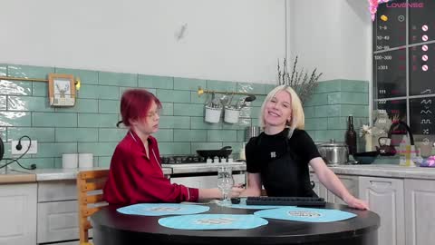 Snapshot of heaven_blonde chatting on December 1, 2024, 4:29 pm Our names are Anette and Alice online show from December 1, 2024, 4:29 pm