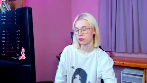 Snapshot of heaven_blonde chatting on December 22, 2024, 2:49 pm Our names are Anette and Alice online show from December 22, 2024, 2:49 pm