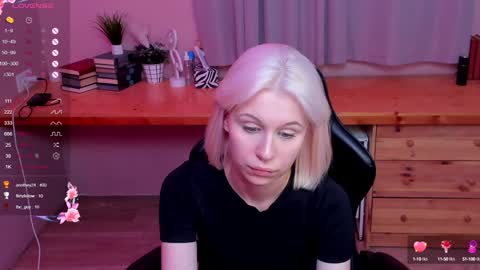 Snapshot of heaven_blonde chatting on January 8, 2025, 10:27 pm Our names are Anette and Alice online show from January 8, 2025, 10:27 pm