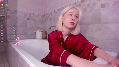 Snapshot of heaven_blonde chatting on January 9, 2025, 3:55 pm Our names are Anette and Alice online show from January 9, 2025, 3:55 pm