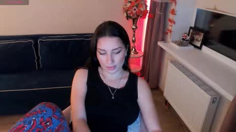 Heaven girl online show from October 18, 2025, 6:41 pm