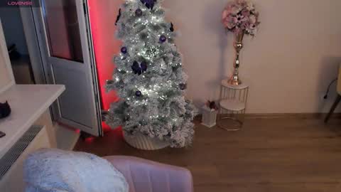 Heaven girl online show from December 3, 2025, 7:34 pm