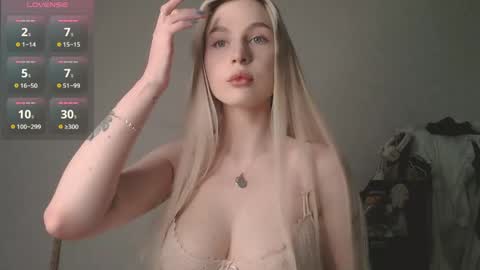Akemi instinthemoodforlooove online show from April 21, 2026, 1:17 pm