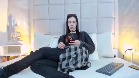 Keira Hecate online show from October 19, 2025, 7:47 pm