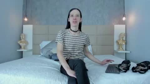Snapshot of hecate1_ chatting on July 9, 2026, 7:51 pm Keira Hecate online show from July 9, 2026, 7:51 pm