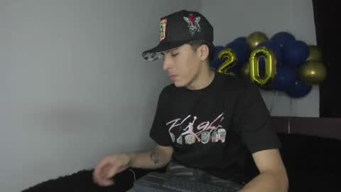 heellboy_ online show from May 16, 2026, 5:04 am