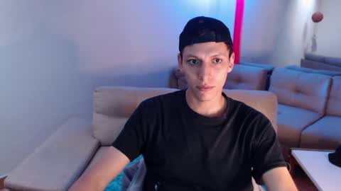 hefesto_69 online show from February 4, 2025, 8:28 pm