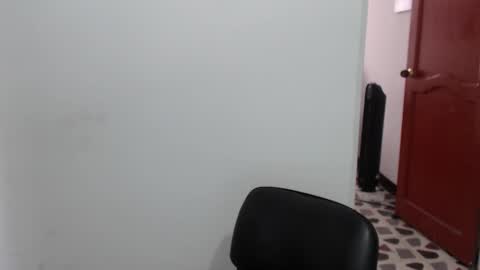 hefesto_69 online show from October 25, 2025, 8:36 pm