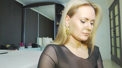 Snapshot of hefner_girl chatting on January 19, 2025, 8:07 am Helen online show from January 19, 2025, 8:07 am