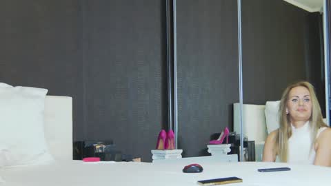Snapshot of hefner_girl chatting on February 2, 2025, 9:30 am Helen online show from February 2, 2025, 9:30 am