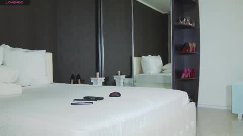 Snapshot of hefner_girl chatting on October 7, 2025, 12:46 pm Helen online show from October 7, 2025, 12:46 pm