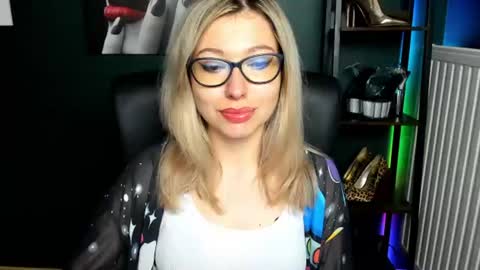 Snapshot of heidi_pleasure chatting on June 30, 2026, 4:24 am Heidi online show from June 30, 2026, 4:24 am