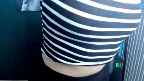Snapshot of heidi_pleasure chatting on July 8, 2026, 9:03 am Heidi online show from July 8, 2026, 9:03 am