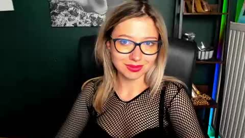Snapshot of heidi_pleasure chatting on August 3, 2026, 9:04 am Heidi online show from August 3, 2026, 9:04 am