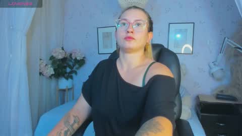 ANTARA REY online show from November 7, 2025, 12:16 pm