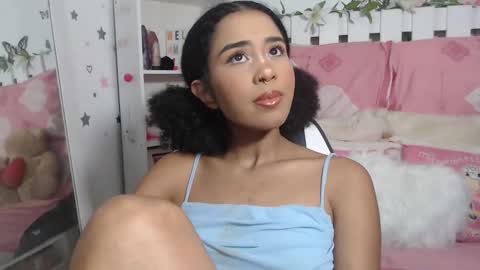Snapshot of hela_sexy_xx chatting on March 19, 2026, 5:11 am hella online show from March 19, 2026, 5:11 am