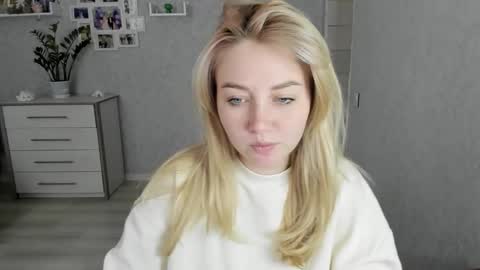 Snapshot of helen_angel_girl chatting on October 6, 2025, 11:18 am Helen sven online show from October 6, 2025, 11:18 am
