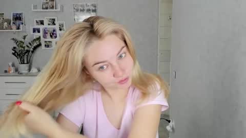 Snapshot of helen_angel_girl chatting on October 15, 2025, 6:02 am Helen sven online show from October 15, 2025, 6:02 am