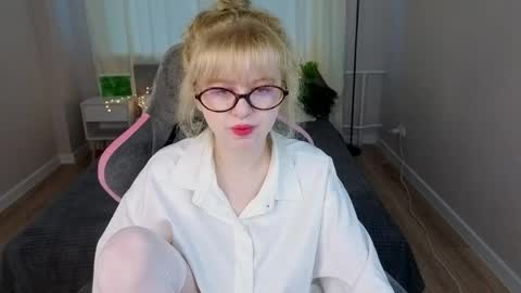Helen Carson online show from May 26, 2026, 12:17 am
