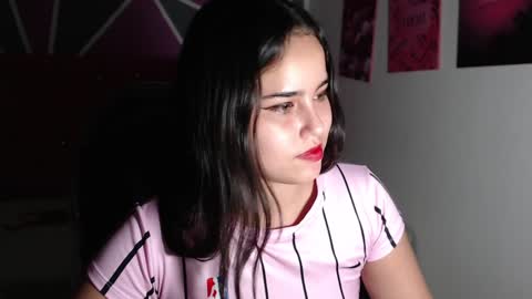 Snapshot of helen_russoo chatting on December 15, 2024, 10:04 pm Helen online show from December 15, 2024, 10:04 pm